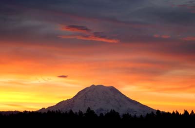 Mt_Rainier_sunrise002
